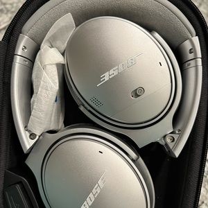 Bose Quiet Comfort noise cancelling headphones